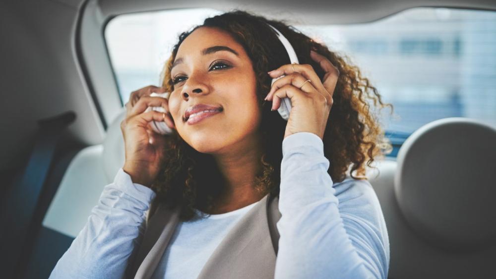 Memilih Playlist yang Pas untuk Malam Kecil